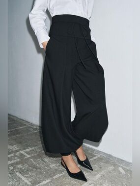NEW. Zara Belted Balloon Pants. NWT